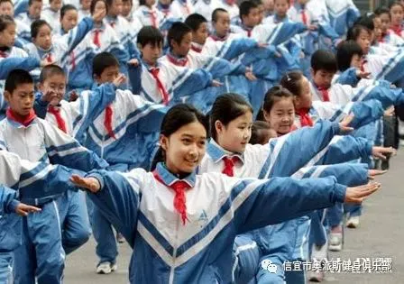 媒体记者如何报道篮球选秀权的动态_0